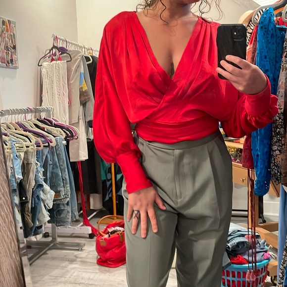 Express Deep V Red Top - Picture 2 of 4